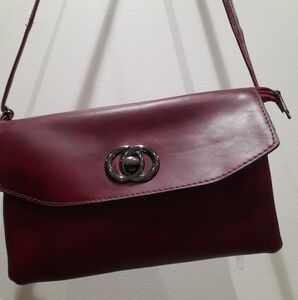 Elegant Burgundy Leather Crossbody Bag